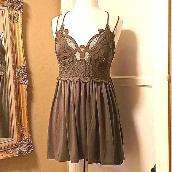 Zenana Outfitters Tops - Zenana Outfitters Olive Lace Blouse